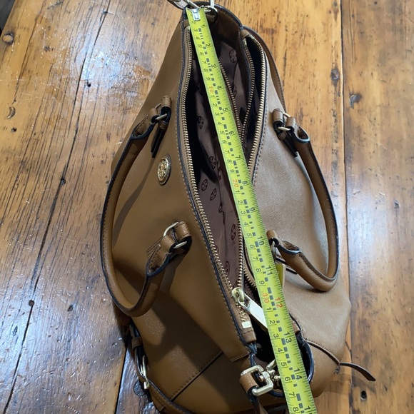 Tory Burch Tote with strap, Camel color, gold accents - Picture 8 of 9